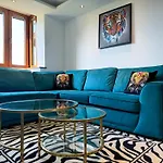 Luxurious 3Bed House With Spa Bath & Garden