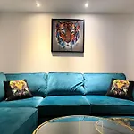 Luxurious 3Bed House With Spa Bath & Garden